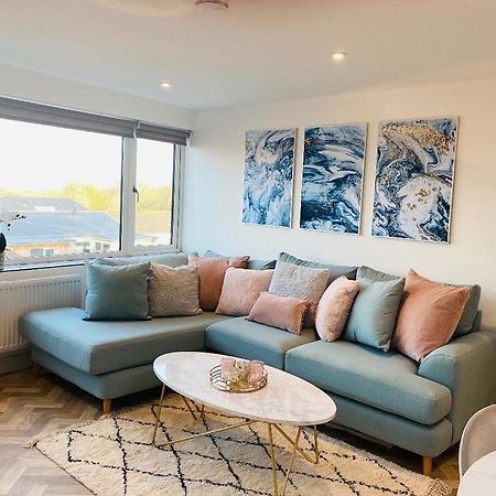 Lees Lookout Holt ,2 Bedroom Luxury Apartment With Private Parking Exterior photo