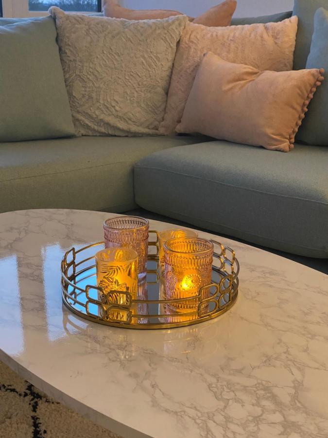 Lees Lookout Holt ,2 Bedroom Luxury Apartment With Private Parking Exterior photo