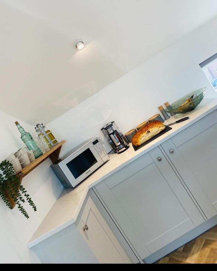 Lees Lookout Holt ,2 Bedroom Luxury Apartment With Private Parking Exterior photo
