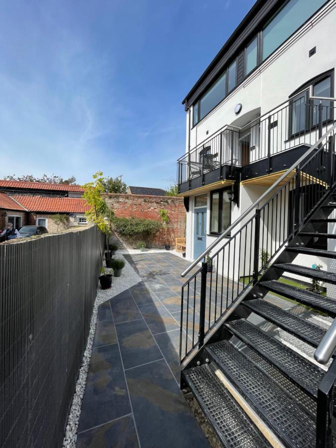 Lees Lookout Holt ,2 Bedroom Luxury Apartment With Private Parking Exterior photo