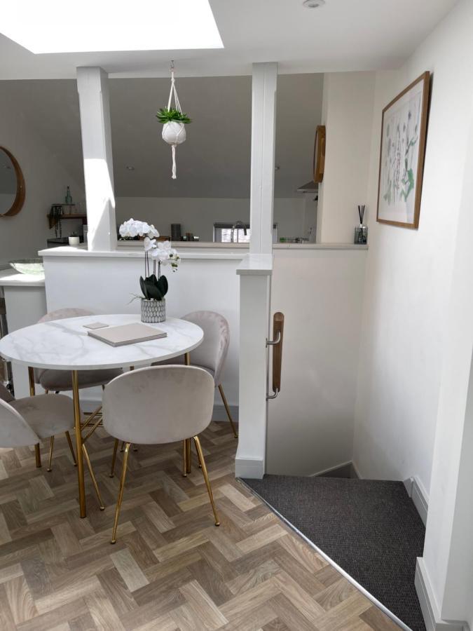 Lees Lookout Holt ,2 Bedroom Luxury Apartment With Private Parking Exterior photo